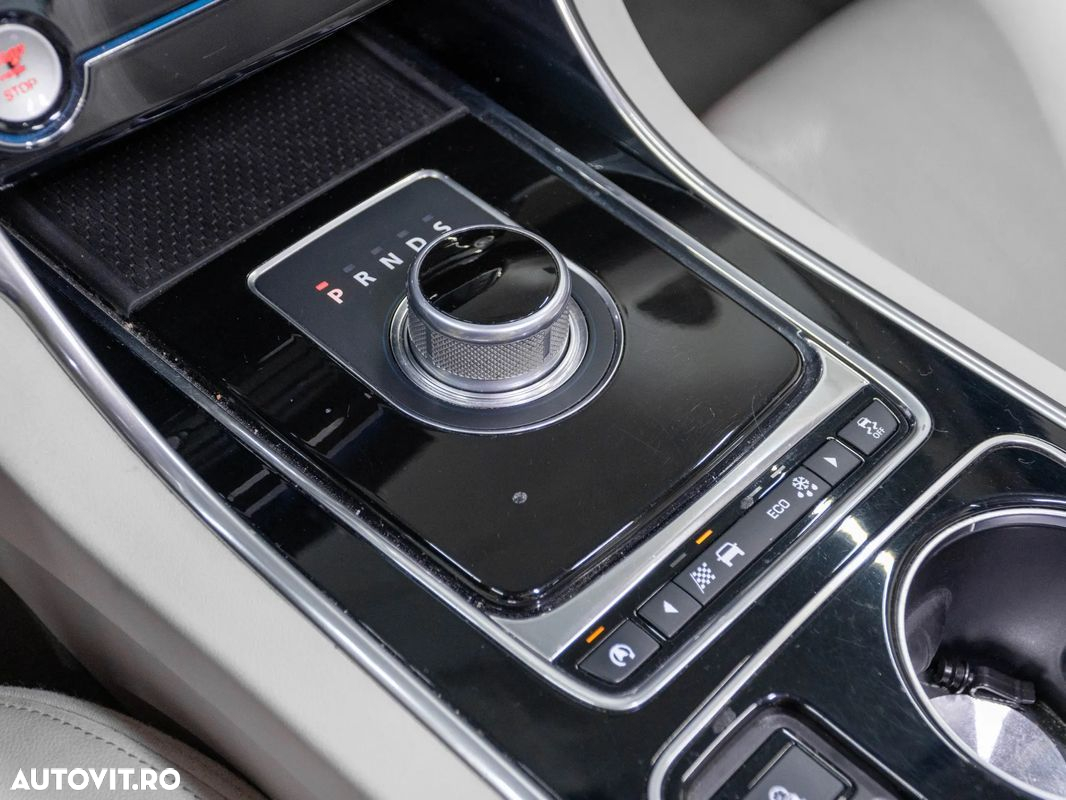 Jaguar XE - 20