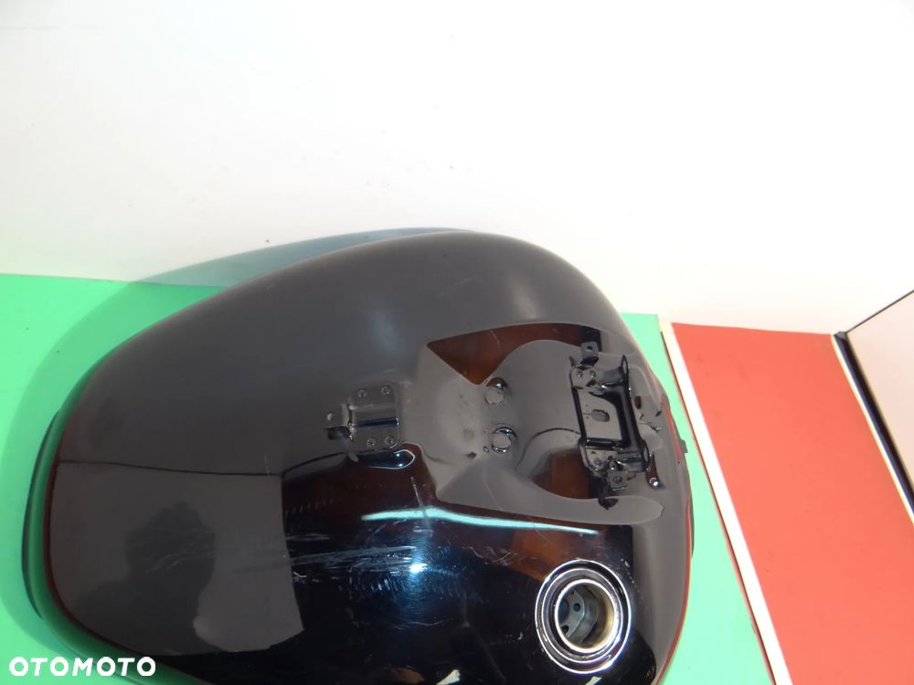 S040 Suzuki VZR 1800 Intruder (06-17) ZBIORNIK PALIWA BAK - 8