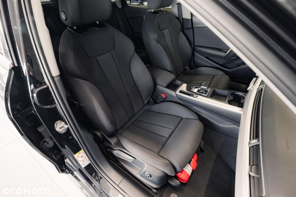 Audi A4 Avant 40 TFSI mHEV S Line S tronic - 16