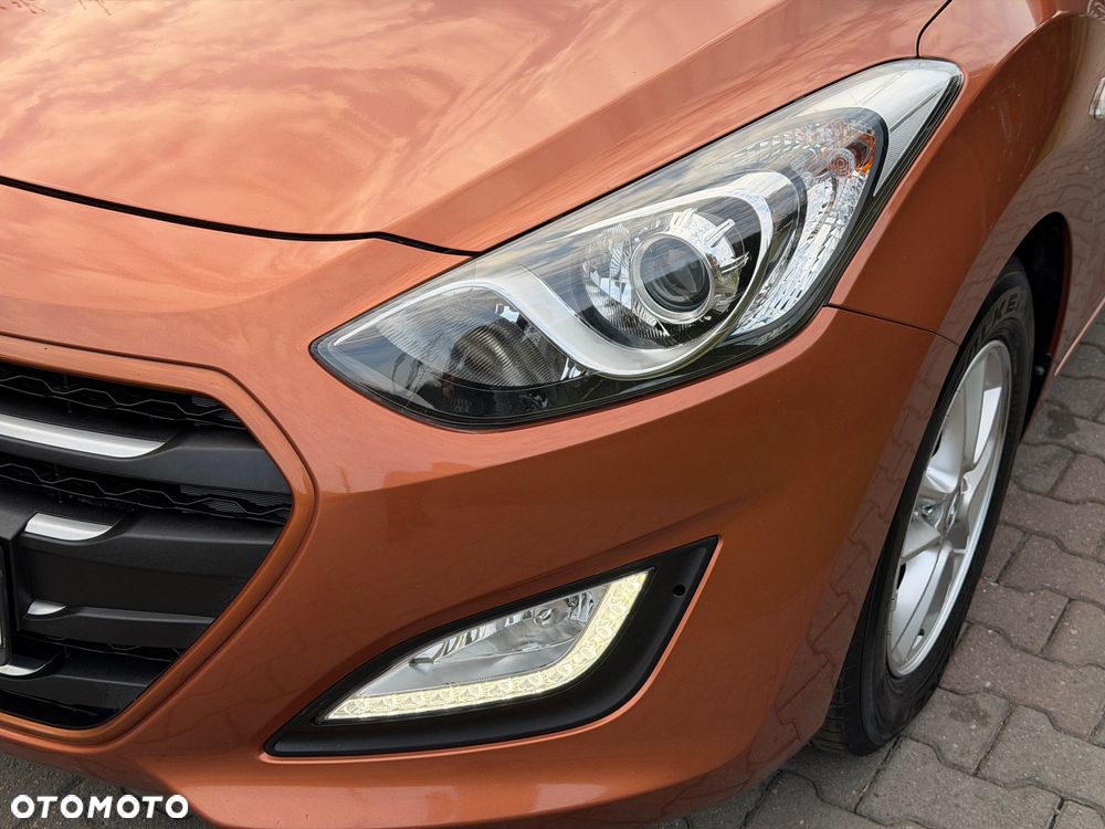 Hyundai i30 1.6 Comfort - 13