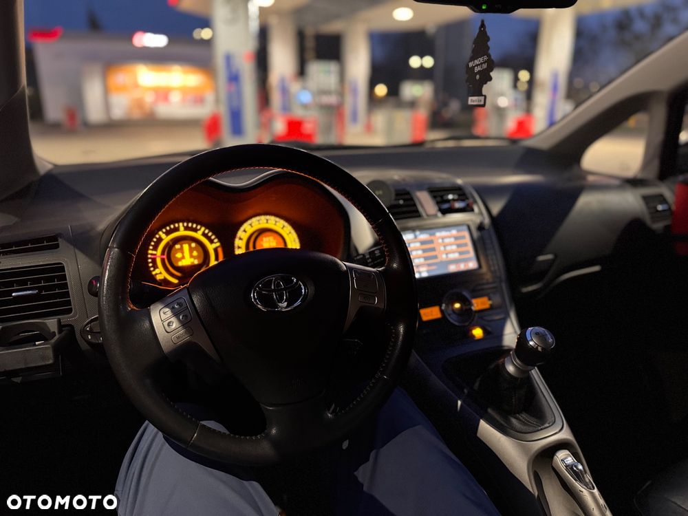 Toyota Auris 2.2 D-4D D-CAT - 12