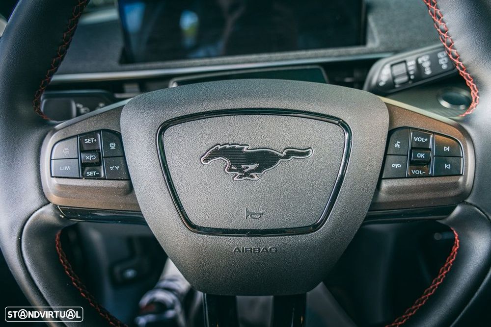 Ford Mustang Mach-E AWD - 12
