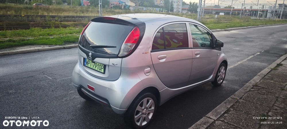 Peugeot iOn Active - 10