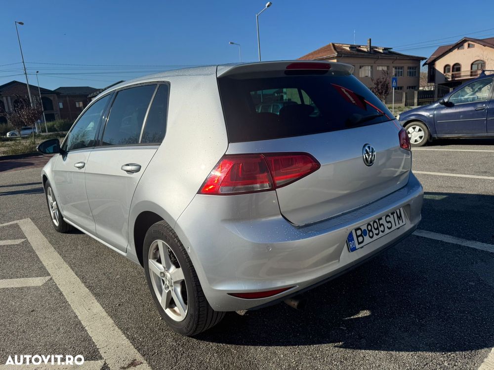 Volkswagen Golf - 6