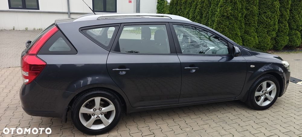 Kia Ceed - 4