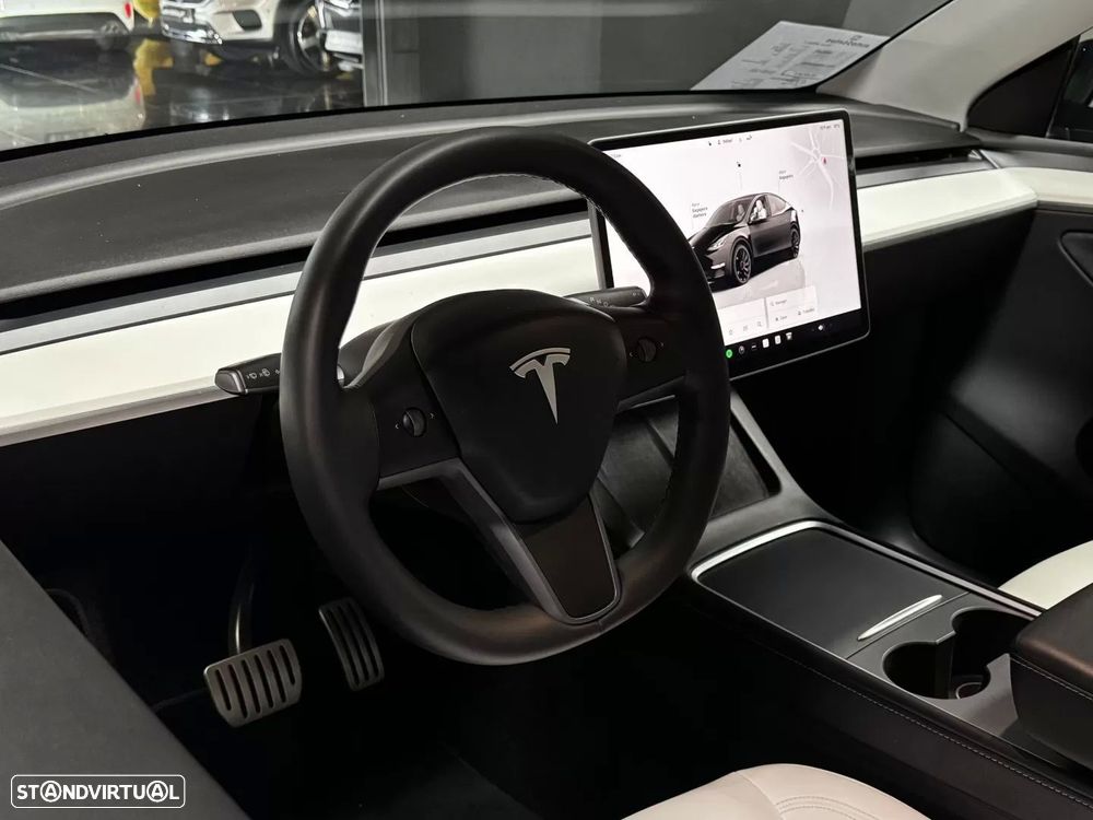 Tesla Model Y - 16