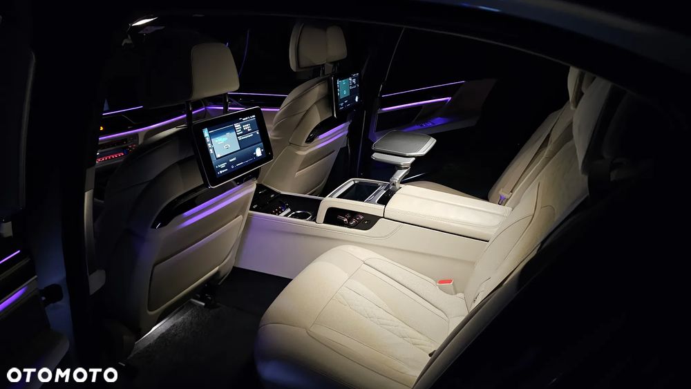 BMW Seria 7 745Le xDrive sport - 17
