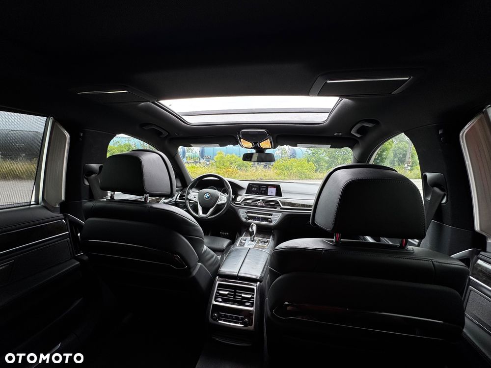 BMW Seria 7 750i - 10