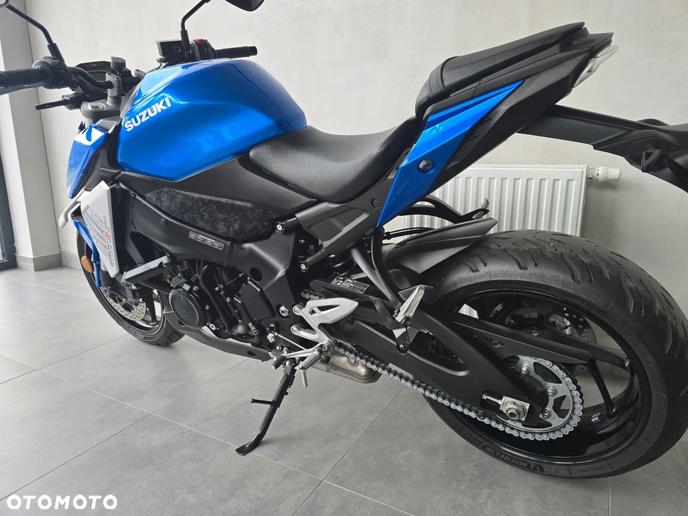 Suzuki GSX - 24