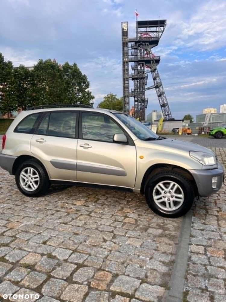 Toyota RAV4 - 1