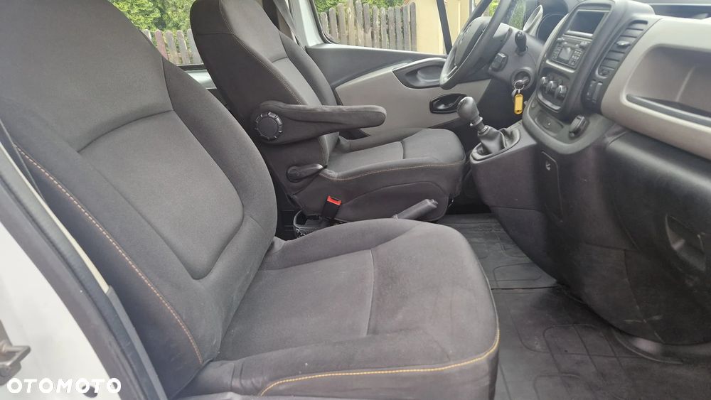 Renault Trafic doka 5 osób - 16