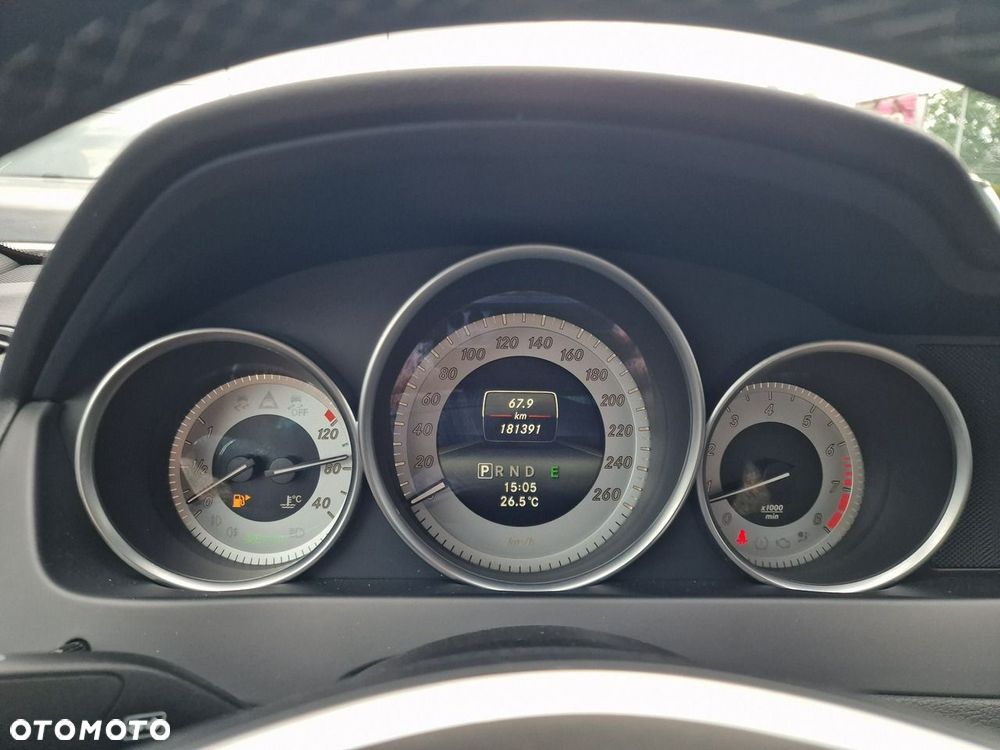 Mercedes-Benz Klasa C 180 7G-TRONIC AMG Line - 32