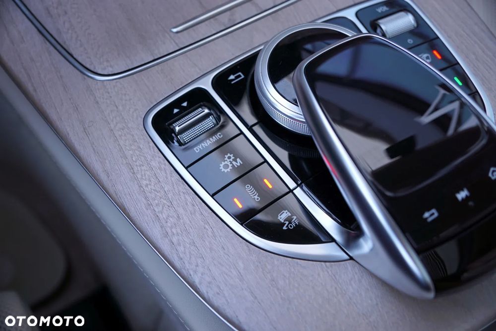 Mercedes-Benz Klasa E AMG 53 4-Matic+ 9G-TRONIC - 38