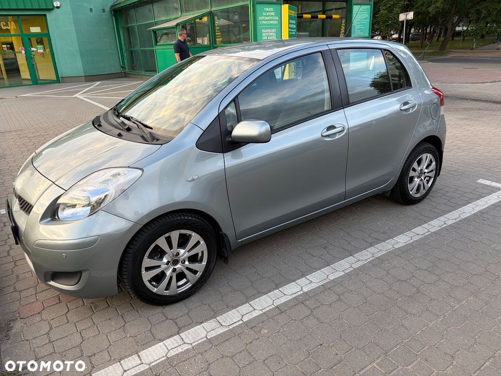 Toyota Yaris 2011 photo 2