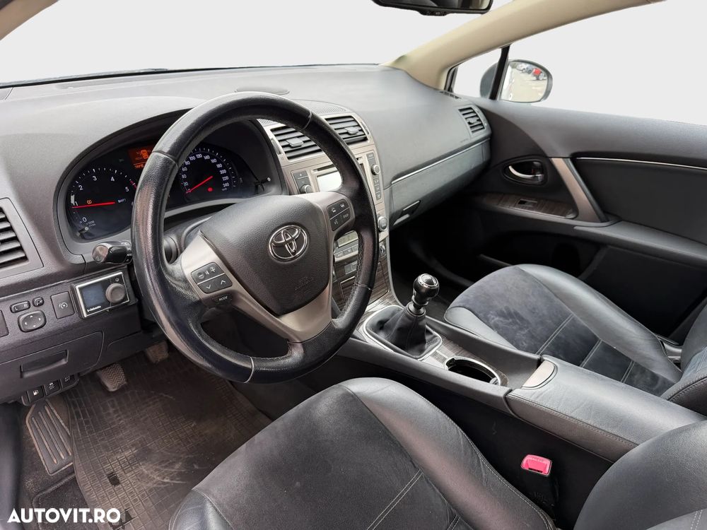 Toyota Avensis - 11