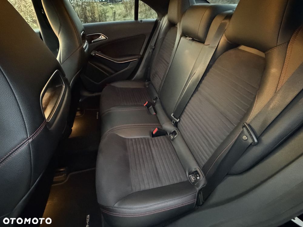 Mercedes-Benz CLA 200 7G-DCT AMG Line - 14