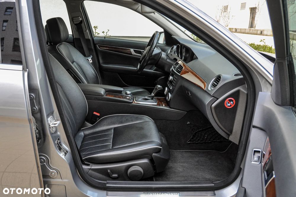 Mercedes-Benz Klasa C 350 BlueEff 4-Matic Elegance - 11