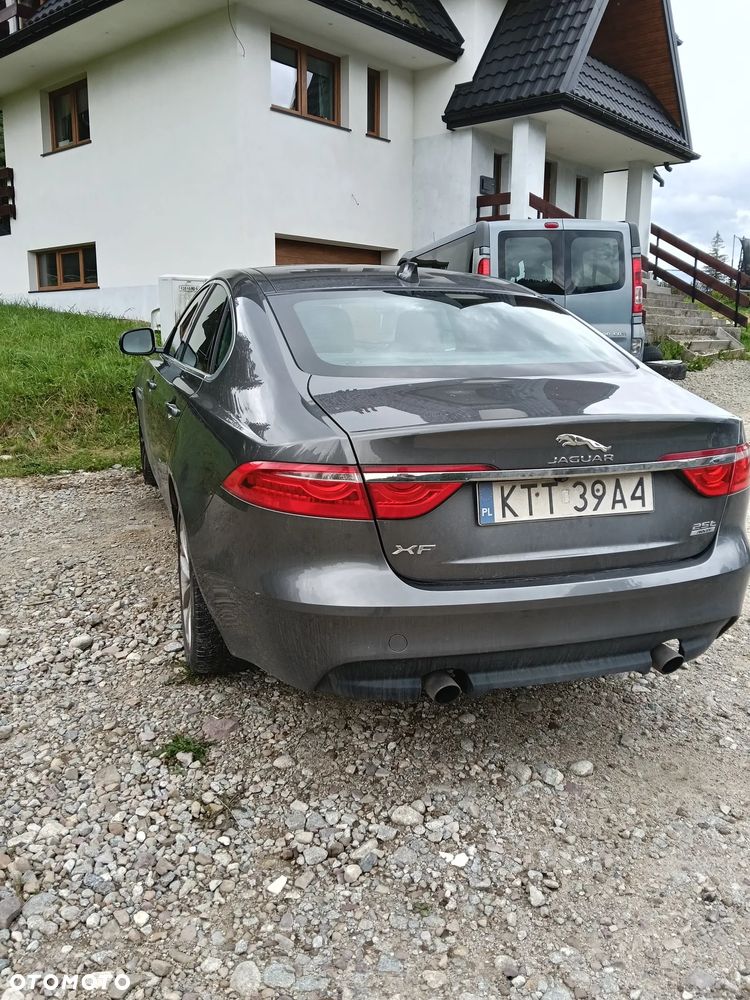 Jaguar XF 2.0 T AWD Portfolio - 6