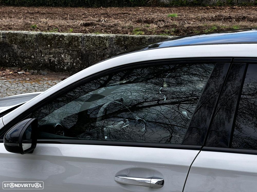 Mercedes-Benz A 250 e 8G-DCT AMG Line - 24