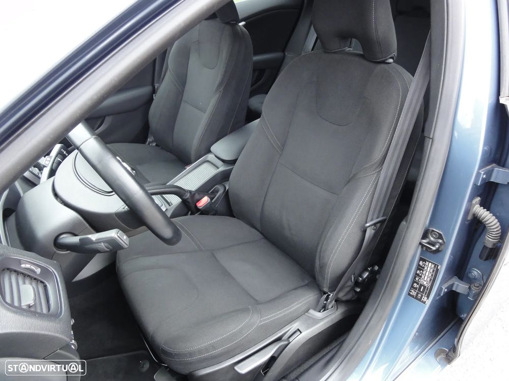 Volvo V40 D2 Momentum - 12