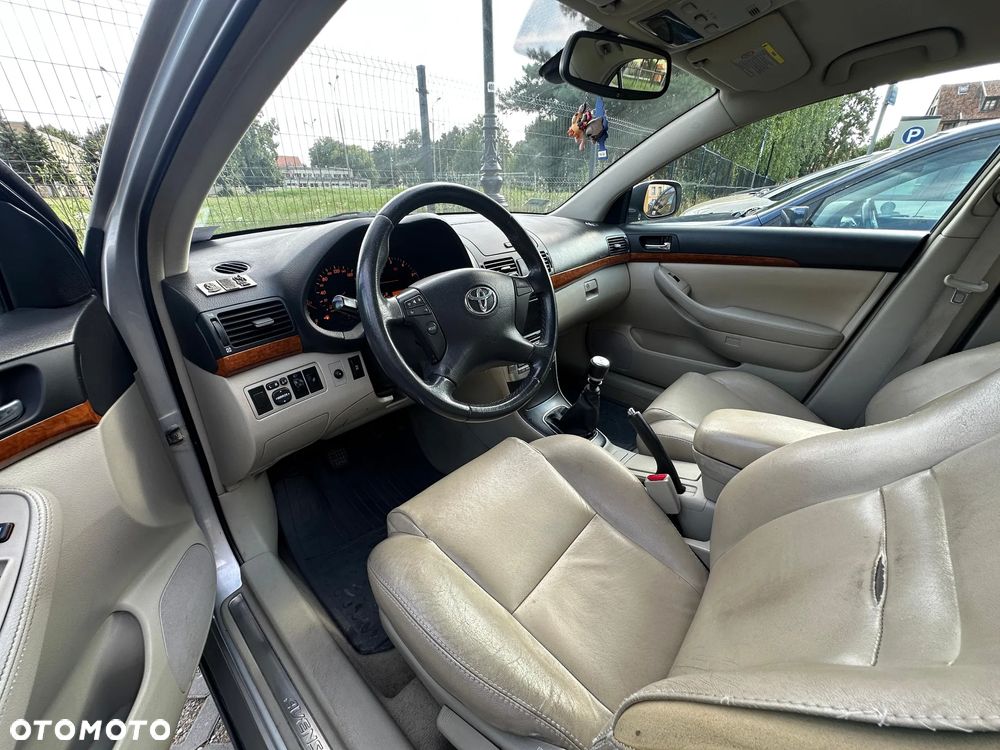Toyota Avensis - 8