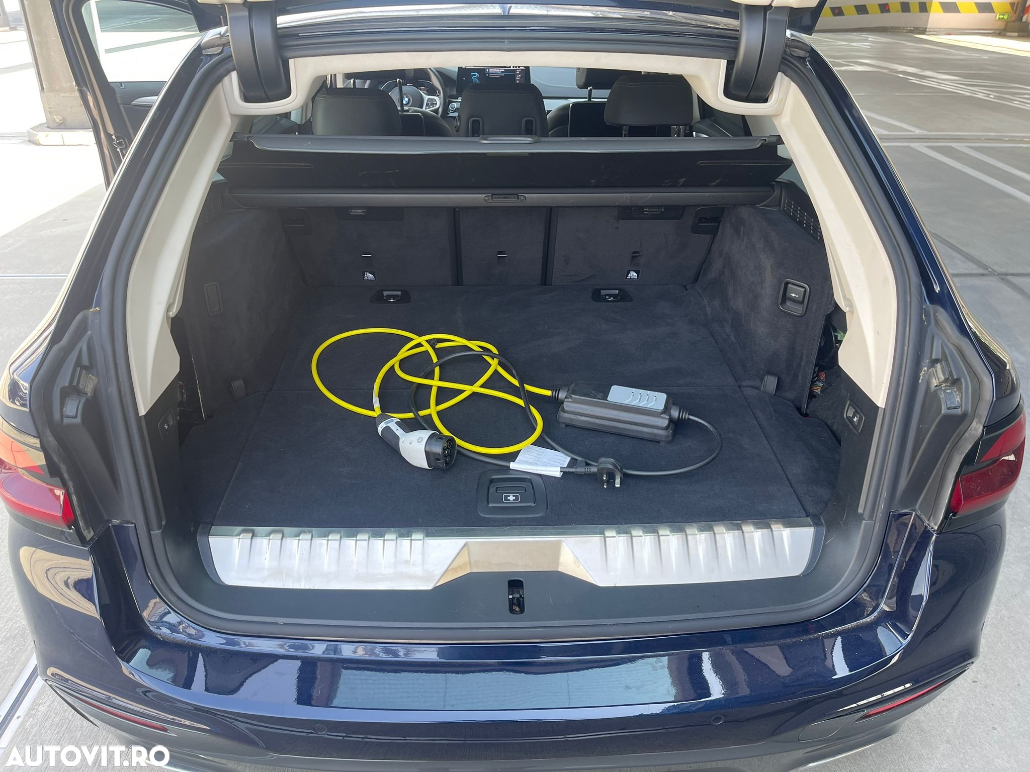BMW Seria 5 530e xDrive Touring Aut. Luxury Line - 13