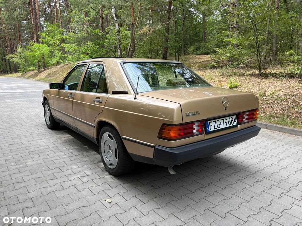 Mercedes-Benz W201 (190) - 4