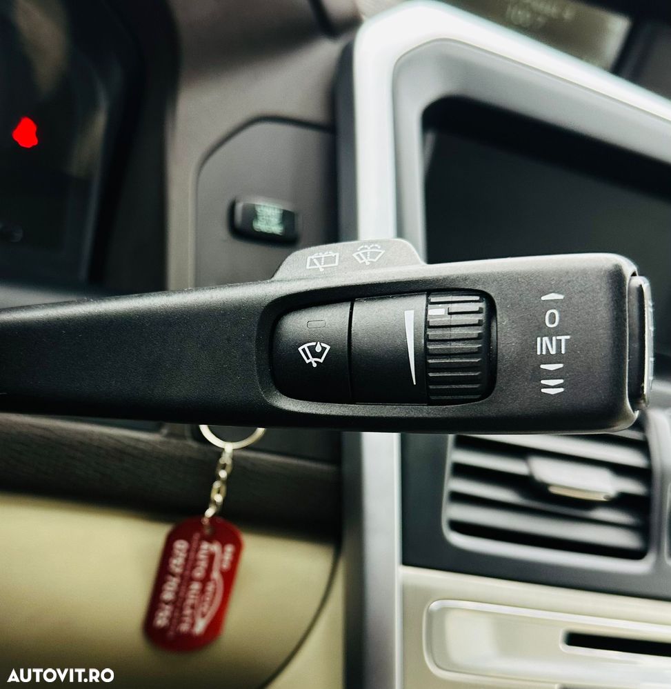 Volvo XC 60 D4 AWD Momentum - 24