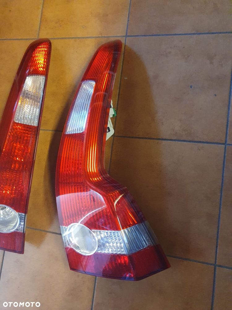LAMPA prawy TYŁ VOLVO V50 - 2