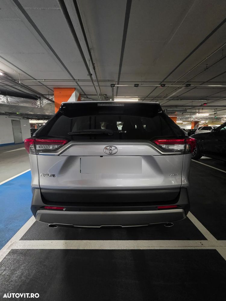 Toyota RAV4 - 6
