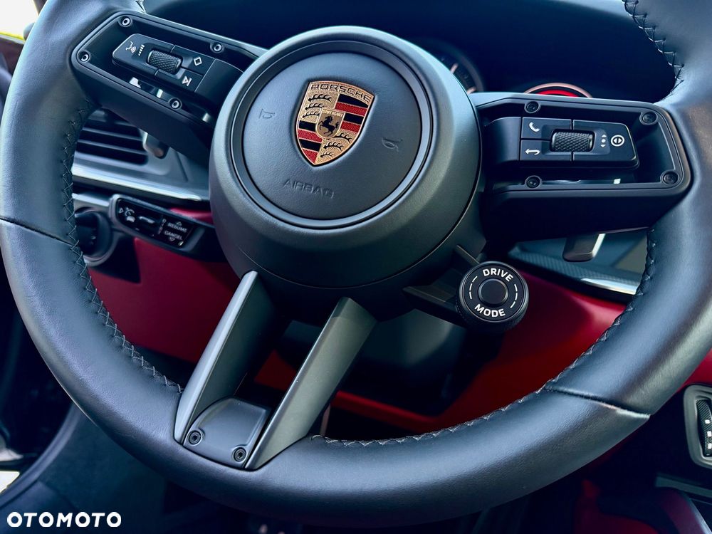 Porsche 911 Carrera 4S - 19