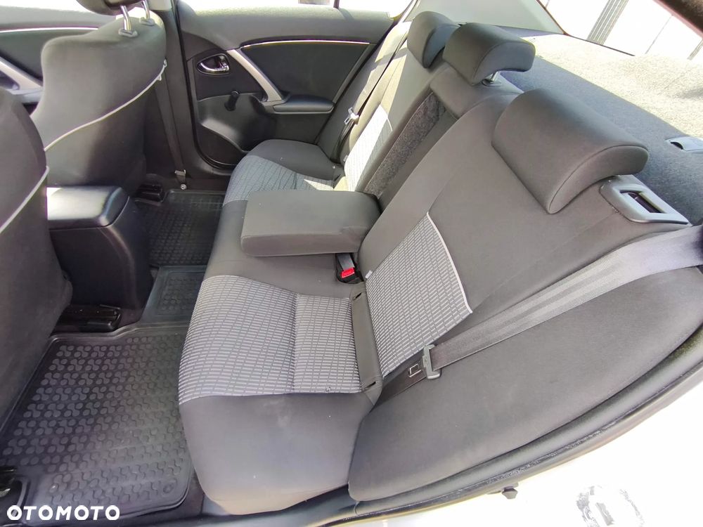 Toyota Avensis 1.8 Active - 16
