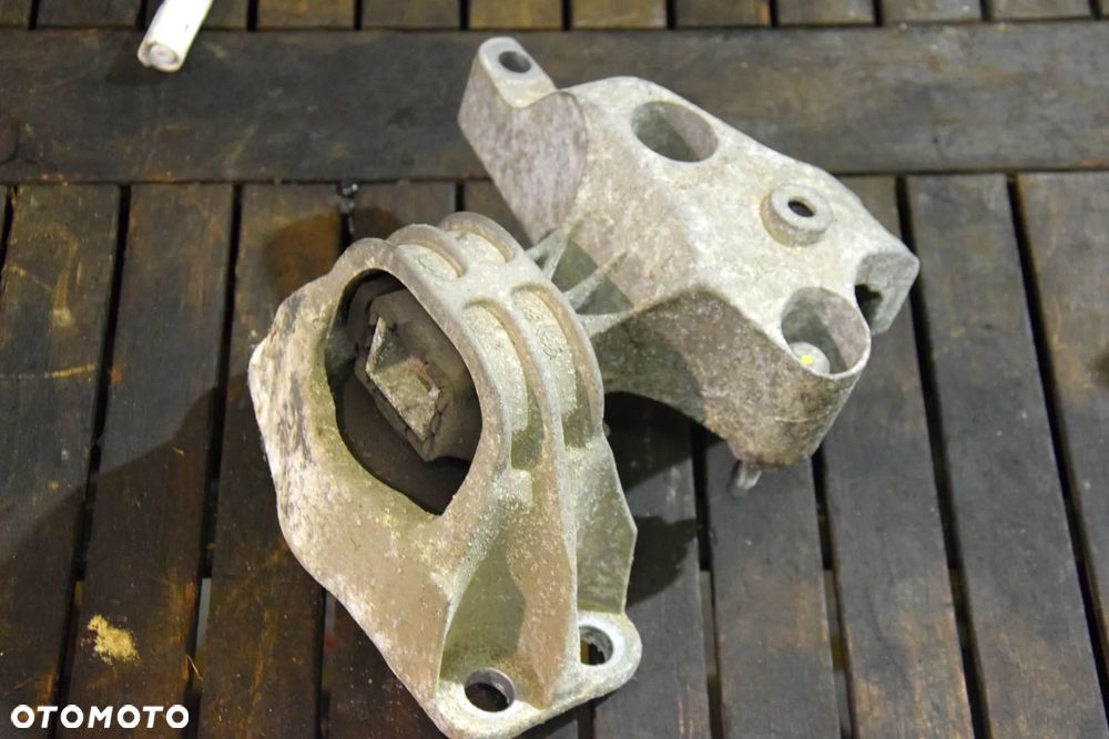 Dacia Sandero I 08-12 Logan Duster Poduszka łapa silnika prawa górna 1.5 dci 112849221R - 1