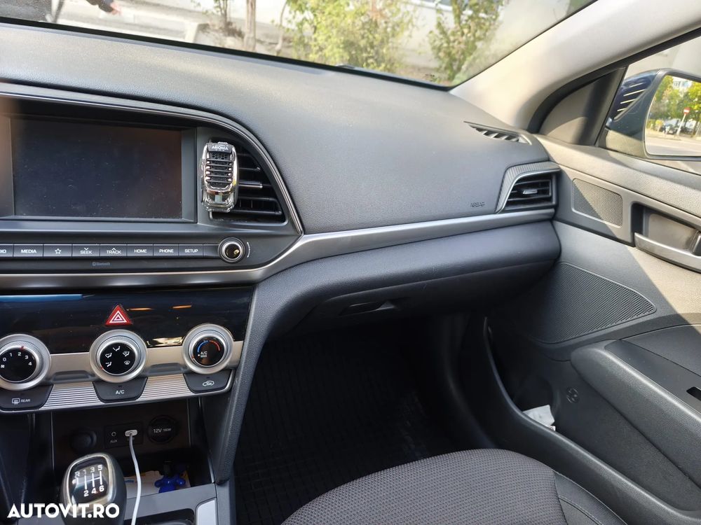 Hyundai Elantra 1.6 MPi Comfort - 16