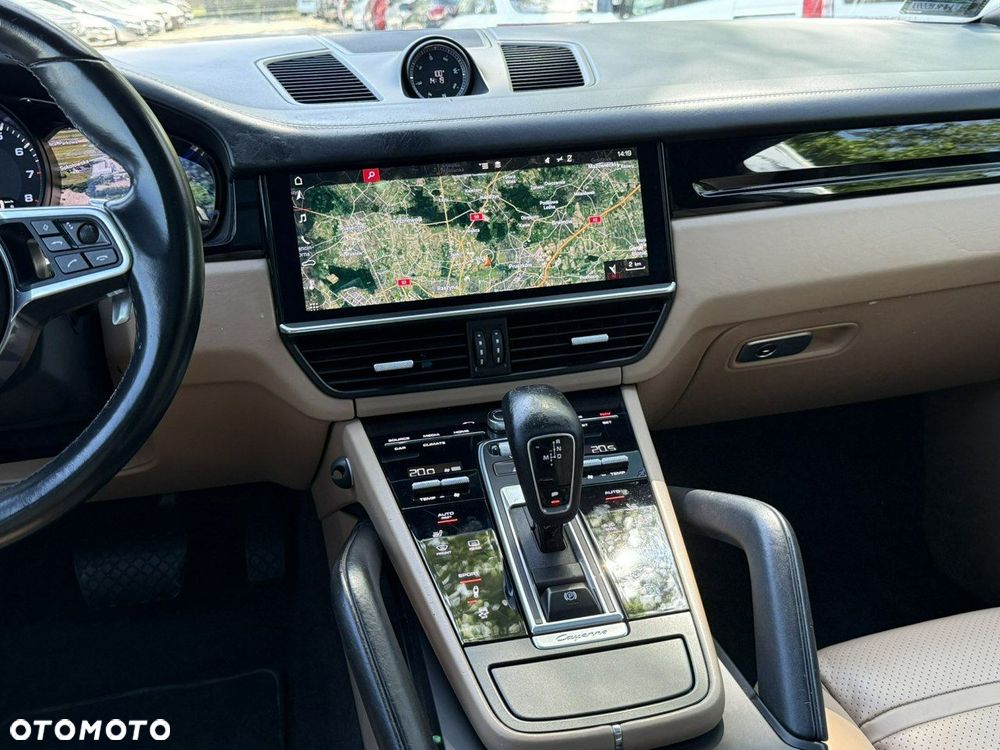 Porsche Cayenne - 25