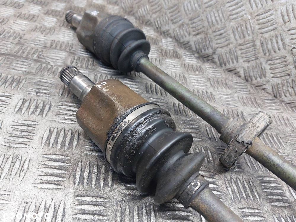 PÓŁOŚ LEWY PRZÓD + PRAWY PRZÓD KIA RIO I LIFT 1.3 8V - 4