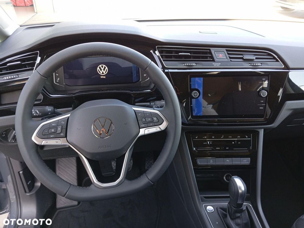 Volkswagen Touran - 11