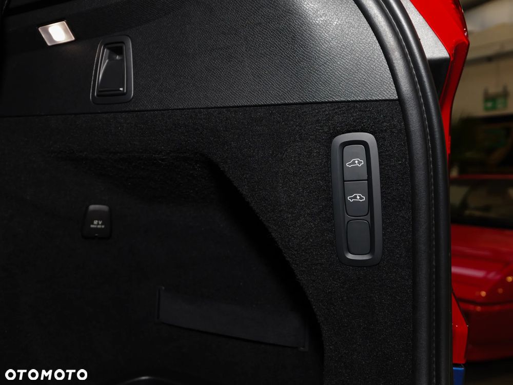 Volvo XC 90 D5 SCR AWD R-Design 7os - 39