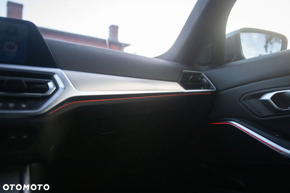 BMW Seria 3 330i xDrive Sport Line - 30