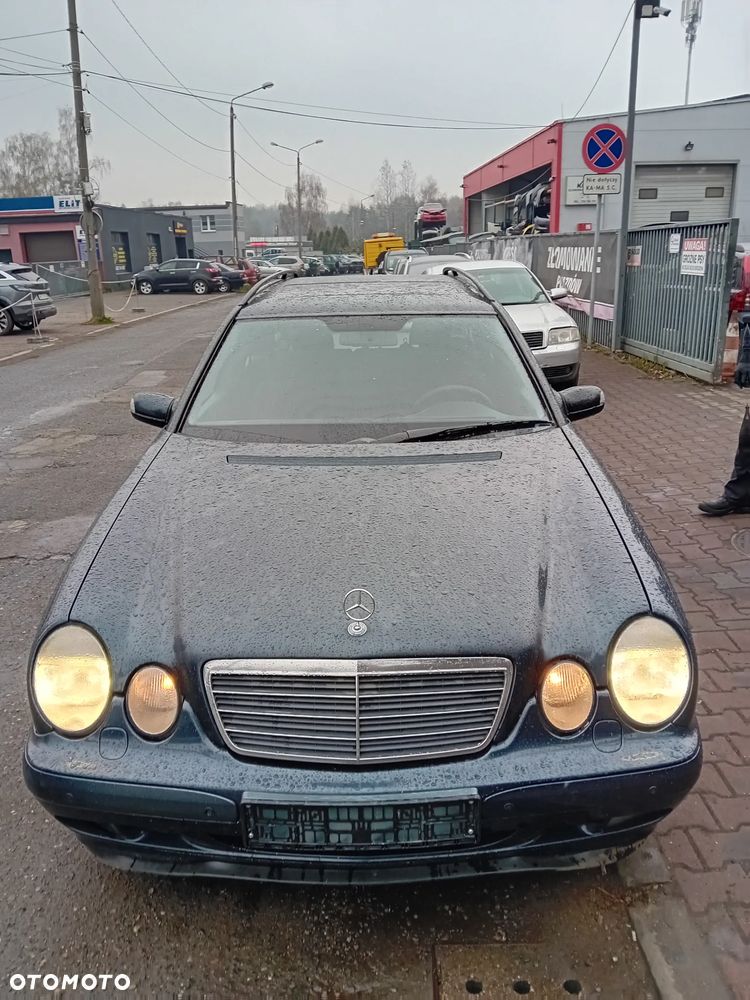 *MERCEDES W210* Samochód na części - 2