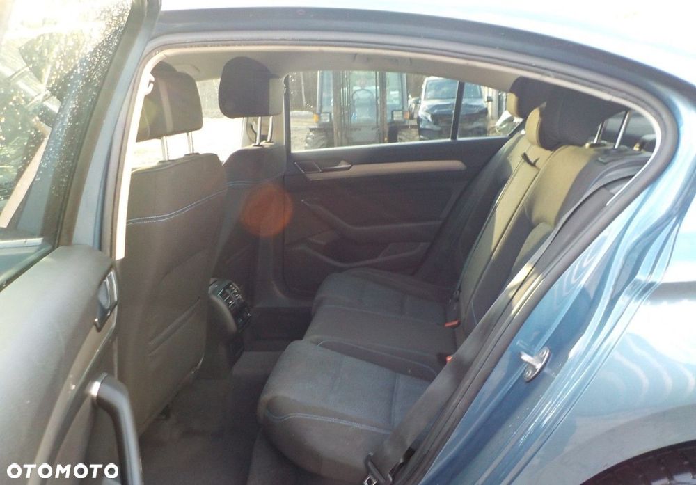 Volkswagen Passat - 20