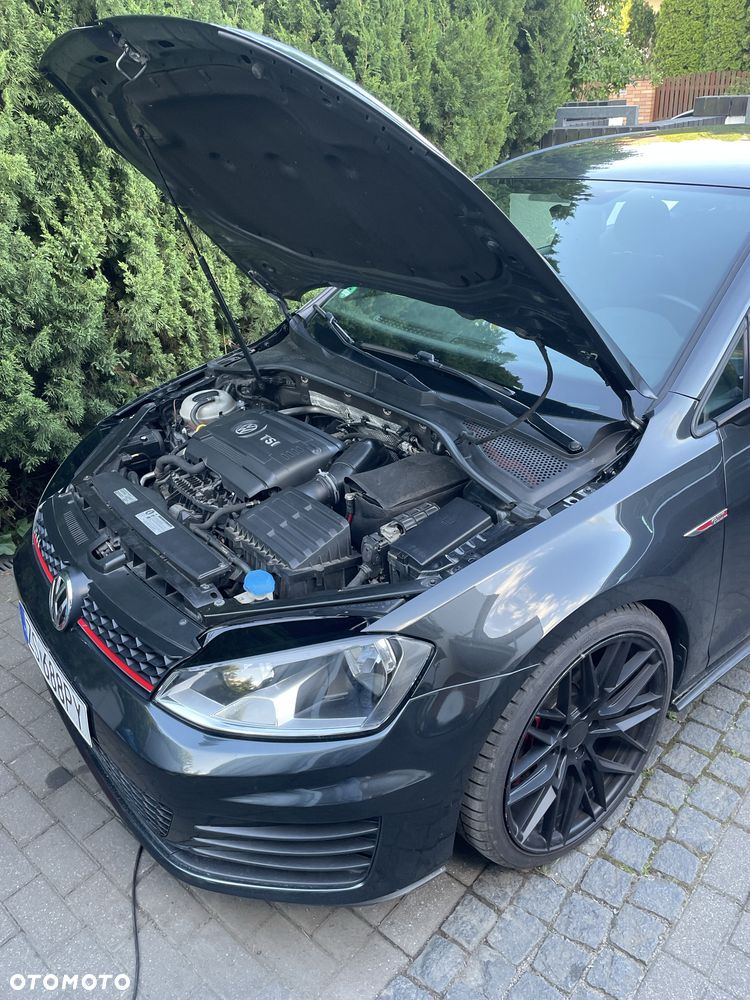 Volkswagen Golf - 2