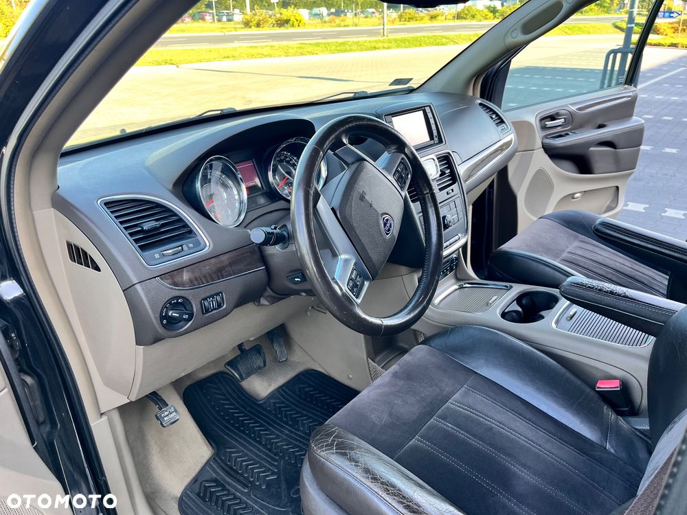 Lancia Voyager 3.6 Platinum - 16