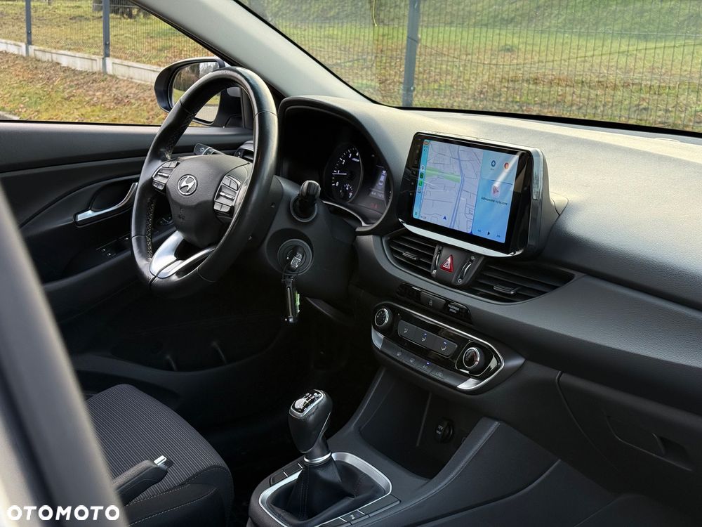 Hyundai i30 1.5 DPI Classic + - 21