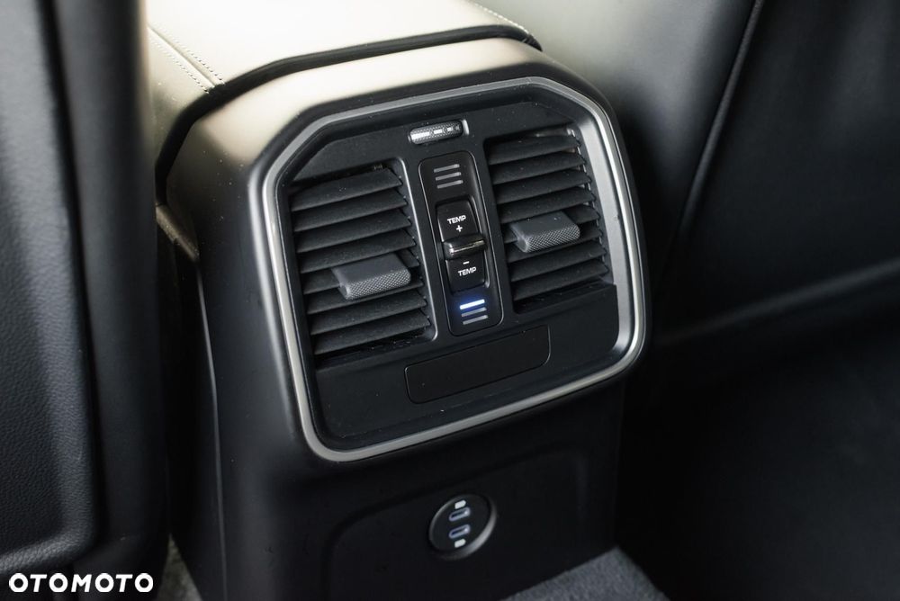 Porsche Macan T - 36