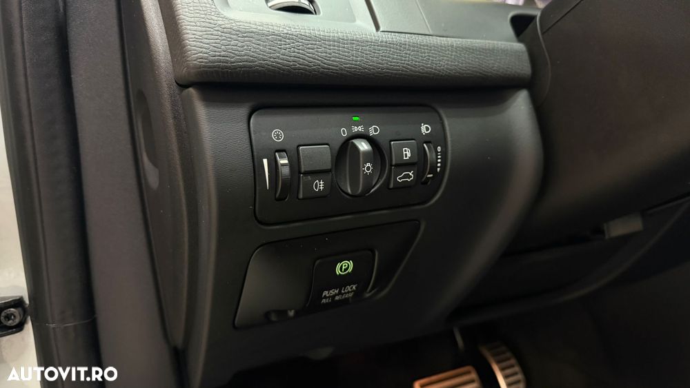 Volvo XC 60 D5 AWD Aut. RDesign - 25