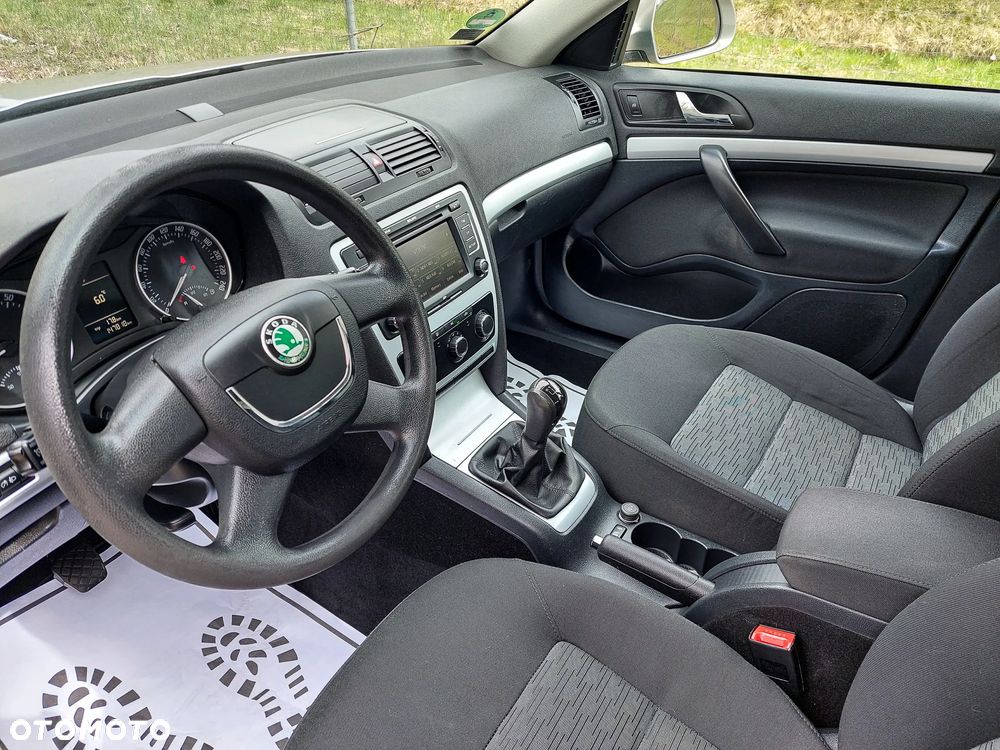 Skoda Octavia 1.6 Combi Style - 17