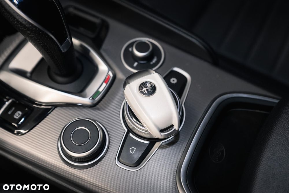 Alfa Romeo Giulia 2.0 Turbo Business - 40
