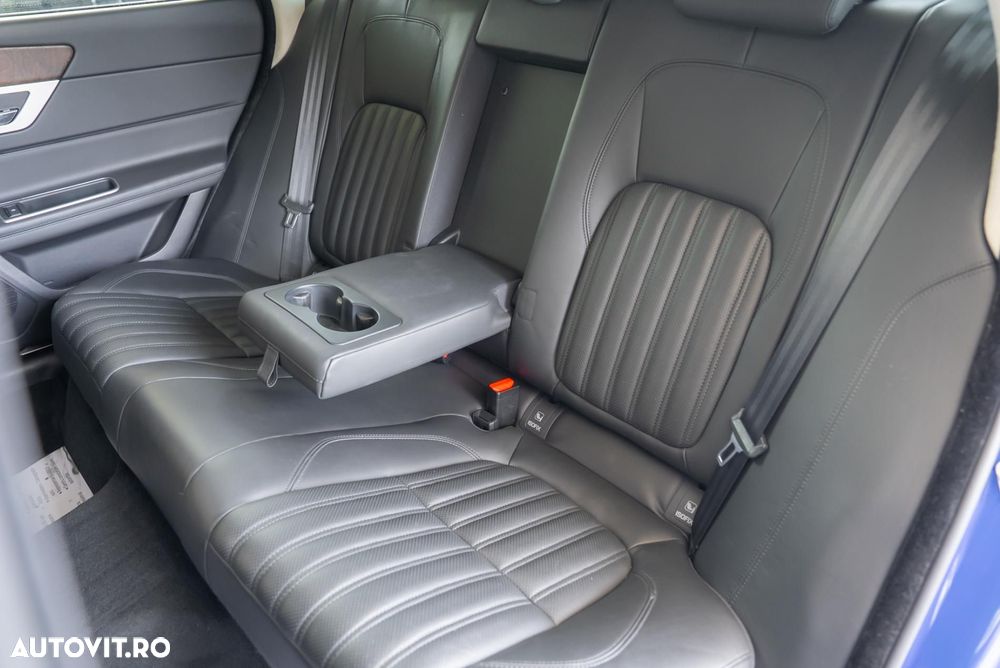 Jaguar XF 20d AWD Prestige - 31