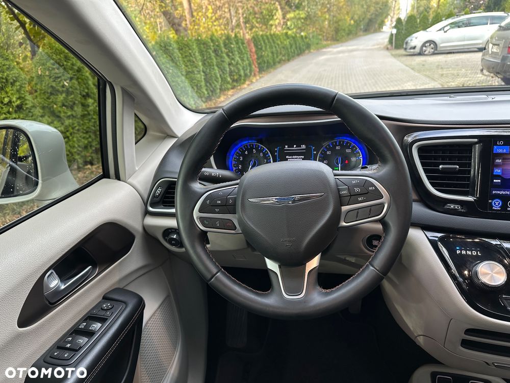 Chrysler Pacifica - 26